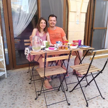 Laringa Holiday Għajnsielem