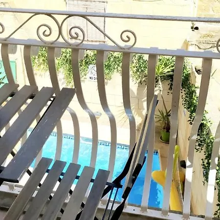 Laringa Holiday 2*
