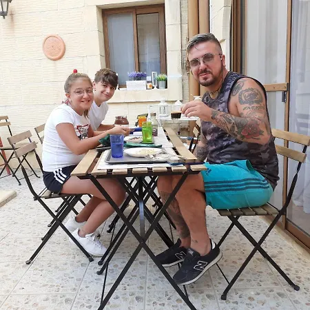 Guest house Laringa Holiday 2*